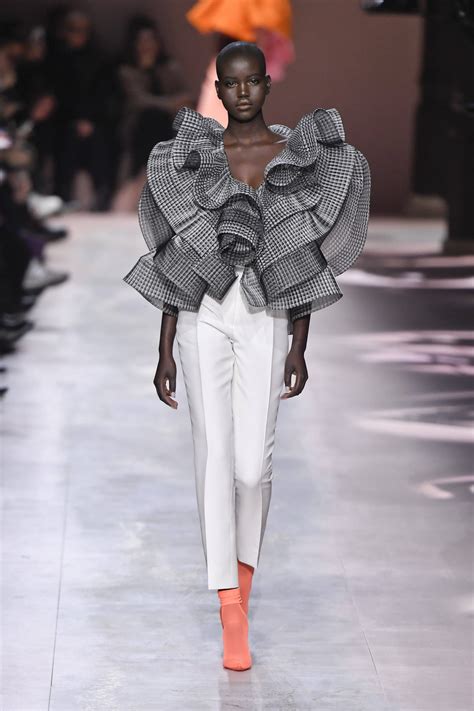 defile givenchy ete 2020|Givenchy : Défilé Haute Couture Printemps Été 2020 .